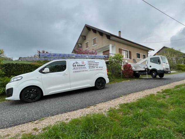 GD Rénov', véhicules et nacelle : couverture, charpente, zinguerie | David GUERDENER, Annecy Véhicules d'intervention et équipement professionnel de l'entreprise GD Rénov' — David GUERDENER, artisan couvreur-charpentier en Haute-Savoie (74).